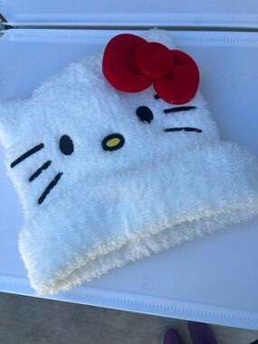 Hello Kitty White Fuzzy Beanie with Red Bow